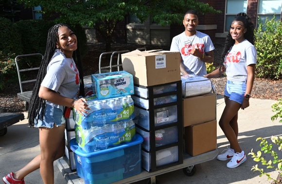 Excitement Radiates Throughout SIUE for First-Year Move-In