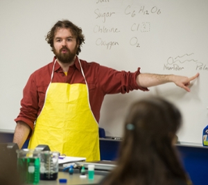 Colin Wilson, manager of SIUE’s STEM Resource Center, leads a chemistry lab experience.