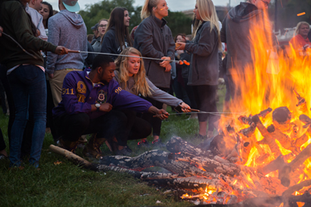 Students enjoy the annual Woodland Bowl bonfire during Homecoming 2016.