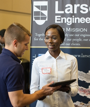 Evan Spurgetis, a senior civil engineering major and employee of Larson Engineering, spoke to SIUE graduate student Jumoke Abass about career opportunities during the Fall Career Fair.