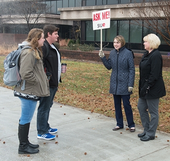(L-R) Junior computer management and information systems major Shauna Yeager and sophomore biology major Nathan Smith talk to Ask Me! volunteers Stephanie Stookey and Kirsten Huene from Human Resources during the first day of the spring 2018 semester.