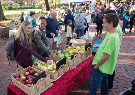 The SIUE community enjoyed the Land of Goshen Community Market on campus in fall 2017.