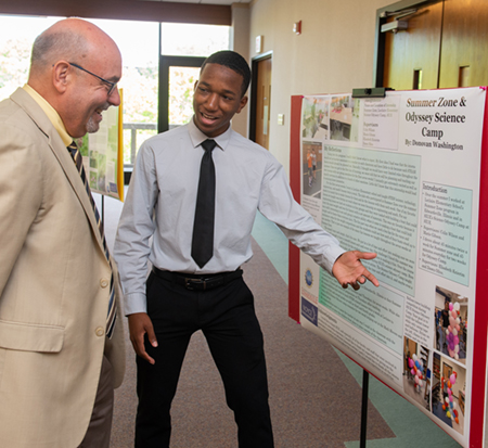 Noyce scholar Donovan Washington shares the major takeaways from his summer experience with College of Arts and Sciences Dean Greg Budzban.
