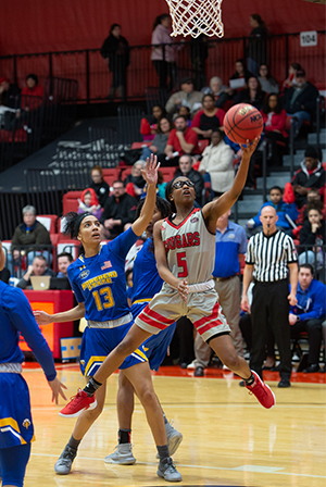 SIUE’s Jay’nee Alston takes it to the hoop during the Women’s Basketball game against Morehead State University.