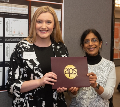 Dr. Chaya Gopalan (right) presented a recognition award from the American Physiological Society to sophomore URCA student Jordyn Nimmer (left).