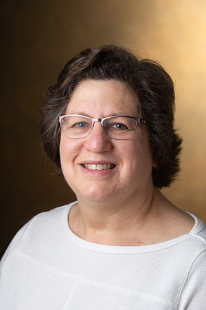 SIUE’s Luci Kohn, PhD, professor in the Department of Biological Sciences.