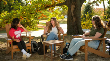 SIUE students talked in chairs on the Stratton Quadrangle.