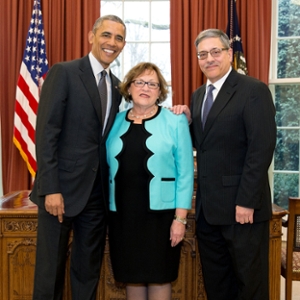 Peter Maer (right) with his wife, Elizabeth (center) and President Barak Obama (left)