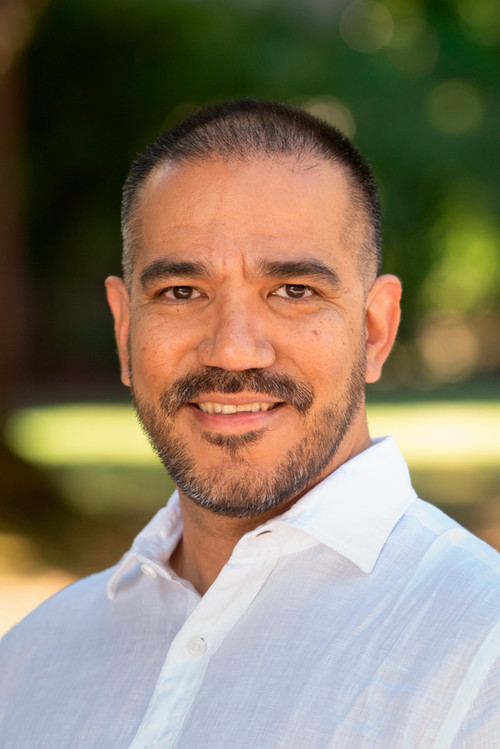 A portrait photo of Manuel Robles