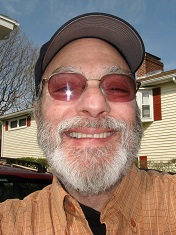 A portrait photo of David Steinberg