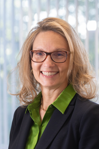 A portrait photo of Jennifer Hookstra (Graduate Council Representative)