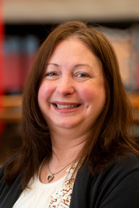 A portrait photo of Kirsten Hensley