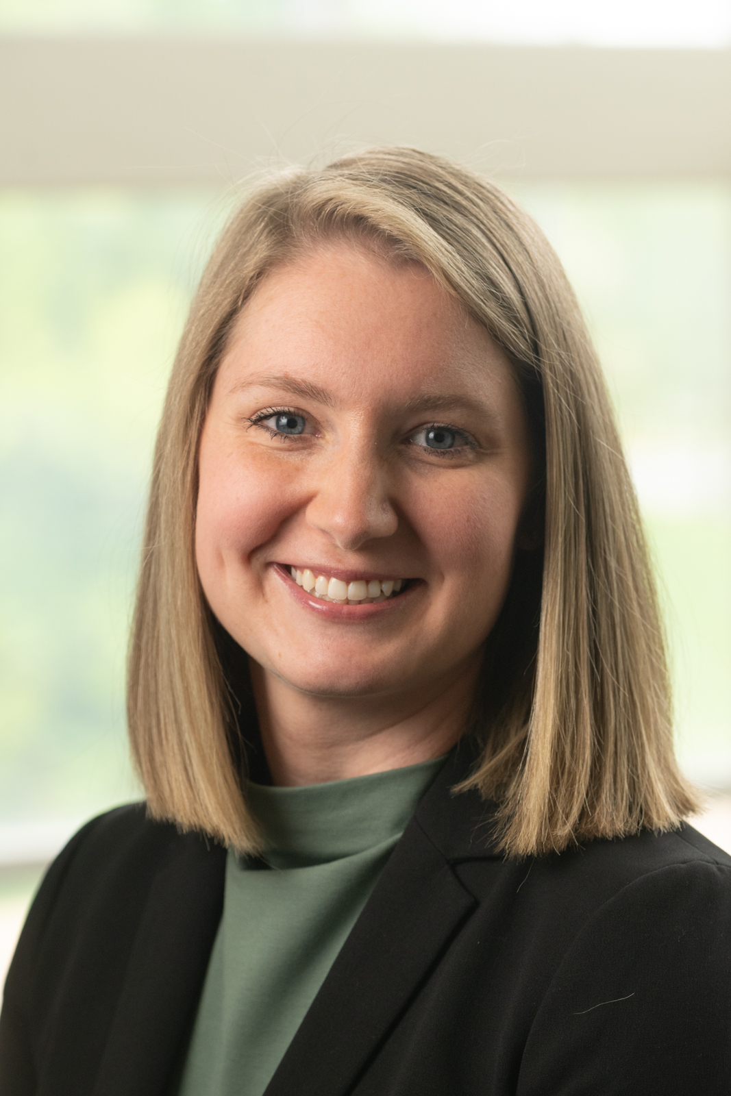 A portrait photo of Suzi Schieferdecker