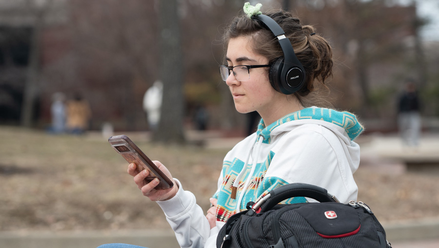 SIUE Student on campus