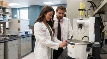 Two SIUE students working in a lab.