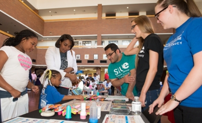 Children Learn from SIUE School of Pharmacy students