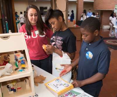 SIUE School of Nursing student talks to kids about asthma