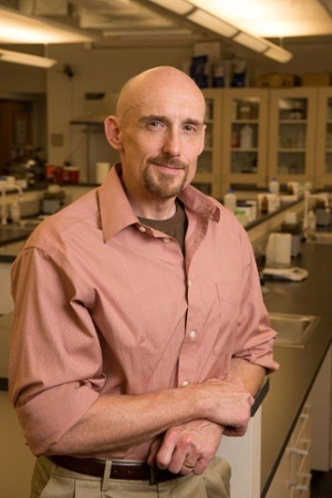 Ken Witt, PhD, associate professor in the Department of Pharmaceutical Sciences in the SIUE School of Pharmacy