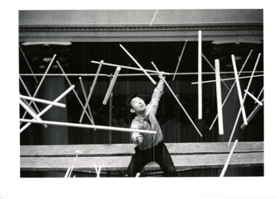 Artist Yasuhide Kobashi installs the Plumb-Bob at the Carnegie Museum of Art. In 1967, he traveled from New York to install his piece at SIUE. 