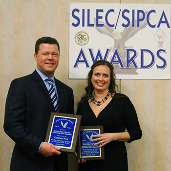 (L-R) SIUE Police Chief Kevin Schmoll and Kathleen Pont, recipient of the 