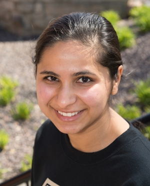 SIU SDM student Vidhi Pandya has been presented the 2018 Odontographic Society of Chicago’s Dr. Irwin B. Robinson Award for Student-Researcher Excellence.