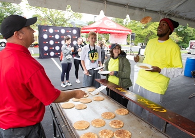 The run through the University’s expansive campus was followed by a delicious world-famous Chris Cakes pancake breakfast.