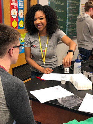 SIUE SOP third-year student Deja Finley leads an experiment with O’Fallon High School students in connection to her presentation on the “Chemistry of Oral Drug Delivery.”
