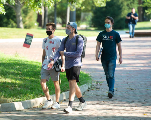 SIUE students find ways to connect and enjoy each other’s company while walking on campus.