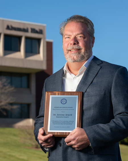 SIUE’s Jeremy Jewell, PhD, professor in the Department of Psychology, has received the Illinois Probation and Court Services Association’s (IPCSA) 2020 Exemplary Service Award.
