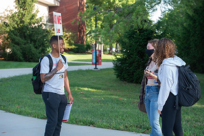 SIUE upperclass student Bryan Robinson volunteered to help new students navigate campus.