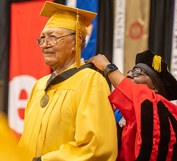 Bennie Martin ‘71 receives his commemorative medallion during commencement.
