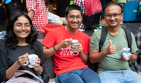 SIUE students enjoy an ice cream social during the Cougar Welcome.