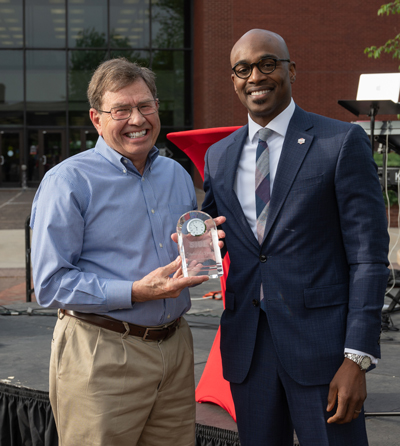(L-R) Stephen Hansen, PhD, recipient of the SIUE Distinguished Service Award and SIUE Chancellor James T. Minor, PhD.