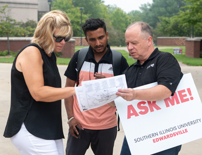 SIUE’s Meg Wertin (left) and Tony Meyer (right) from the Office of the Registrar answer questions from Vikram Gill, international first-year student from India.
