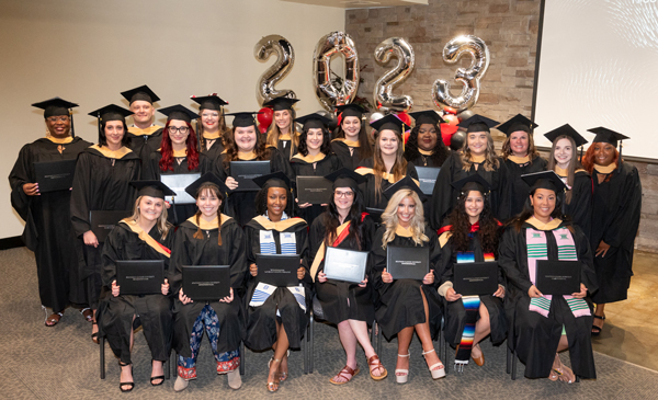 Photo of SIUE MSW graduates in gowns.