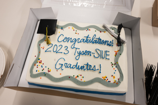 Cake congratulating the graduates