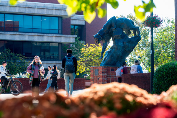 SIUE Students Walking on the Quad