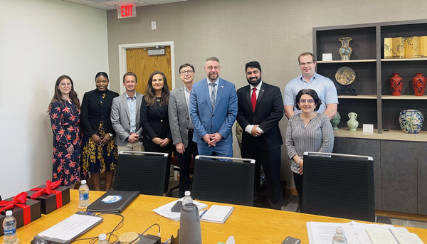 Group of Quebec delegation alongside SIUE SBDC staff standing and posing for photo