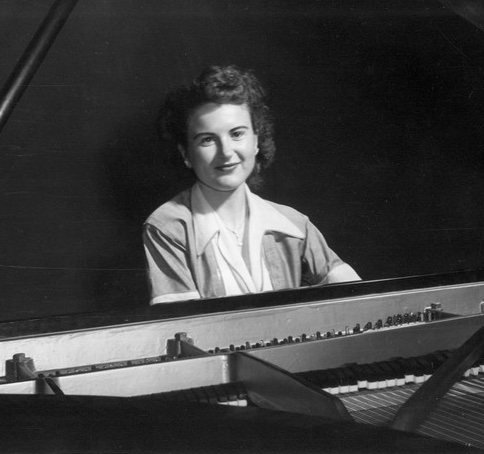 Black and white archive Photo of Ruth Slenczynska at a grand piano