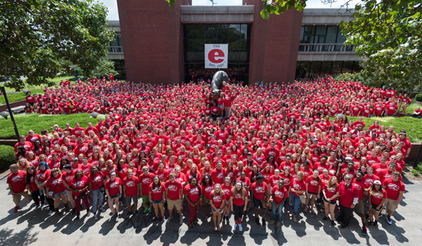 Class Photo at the Cougar Statue