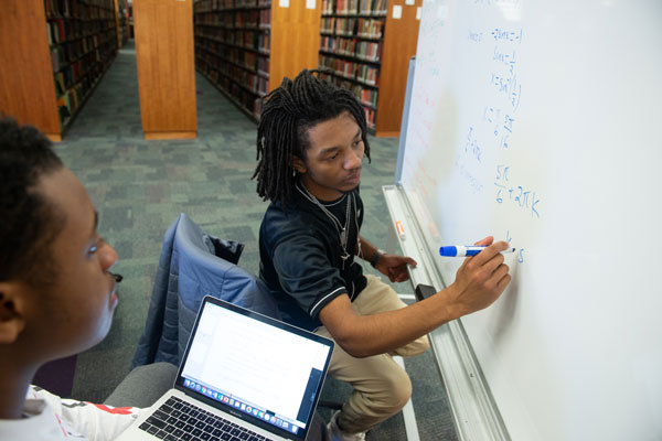Two SIUE students studying in the library