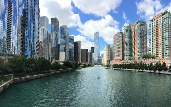 Chicago river and buildings