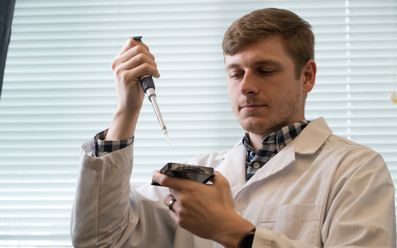 SIUE Pharmacy Student doing research.