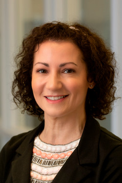 A portrait photo of Jennifer Rosselli