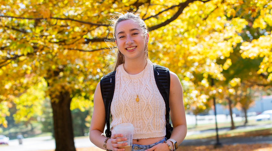 SIUE Students on campus.